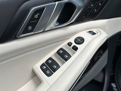 New 2026 BMW X7 M60i w/ Executive Package image 19