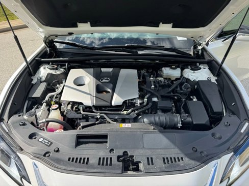 Used 2020 Lexus ES 300h w/ Premium Package image 16