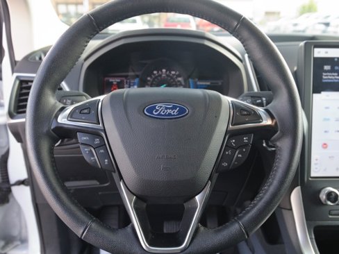 Used 2024 Ford Edge SEL image 17