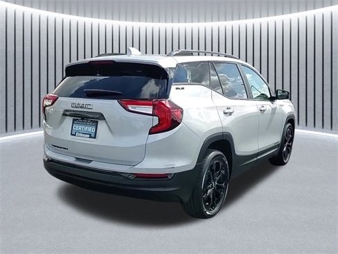 Used 2022 GMC Terrain SLE w/ Driver Convenience Package image 3