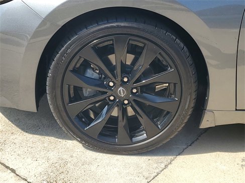 Used 2023 Nissan Maxima SR w/ Sport Mat Group image 11