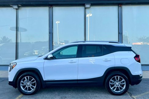 Used 2024 GMC Terrain SLT image 2