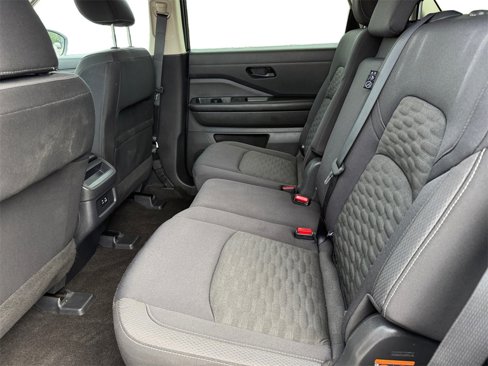 Used 2024 Nissan Pathfinder S image 14