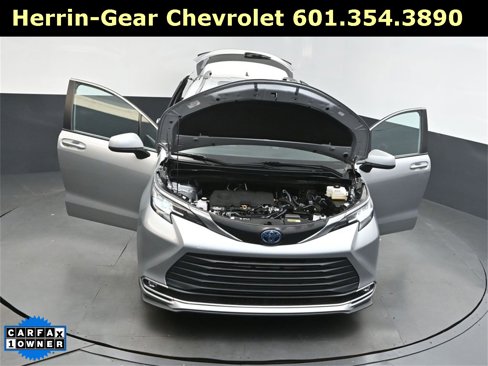 Used 2023 Toyota Sienna XLE image 43