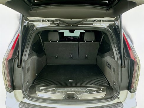 Used 2022 Cadillac Escalade ESV Luxury w/ LPO, Illumination Package image 26