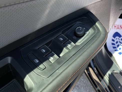 New 2025 Volkswagen Atlas Peak Edition SE image 18