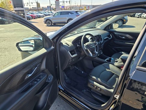 Used 2024 GMC Terrain SLT image 21