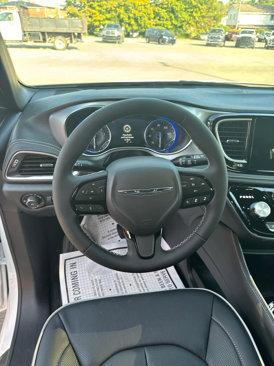 New 2026 Chrysler Pacifica Limited image 8