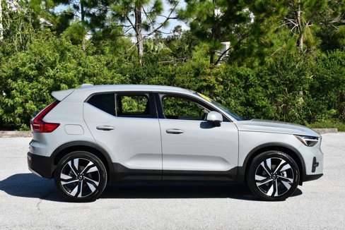 Used 2024 Volvo XC40 B5 Plus image 31