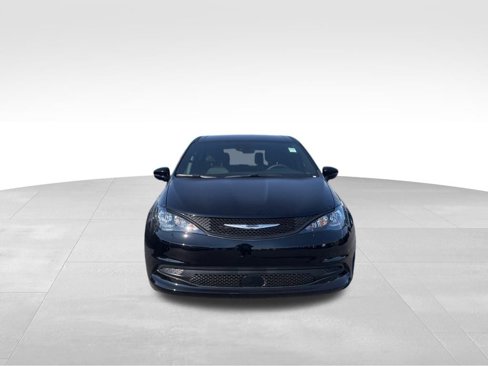 New 2026 Chrysler Voyager LX image 8
