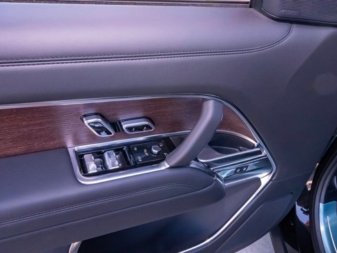 New 2025 Land Rover Range Rover SE image 33