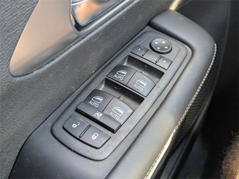 New 2025 Chrysler Pacifica Select w/ Uconnect Theater Family Group image 21