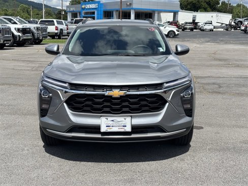 Used 2025 Chevrolet Trax LT w/ Driver Confidence Package image 4