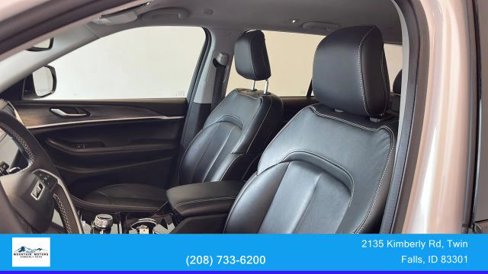 Used 2023 Jeep Grand Cherokee Limited w/ Black Appearance Package image 15