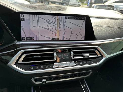 Used 2021 BMW X7 M50i image 23