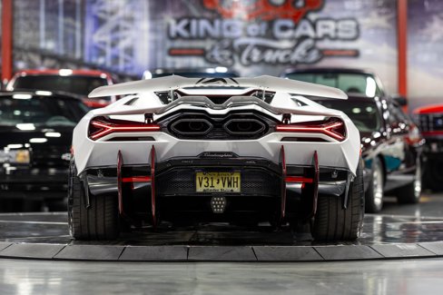 Used 2024 Lamborghini Revuelto image 28