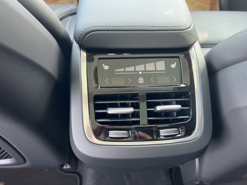 Certified 2025 Volvo XC60 B5 Ultra w/ Climate Package image 30