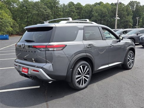 New 2025 Nissan Pathfinder Platinum image 3