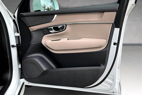 Certified 2025 Volvo XC90 B5 Core w/ Climate Package image 23