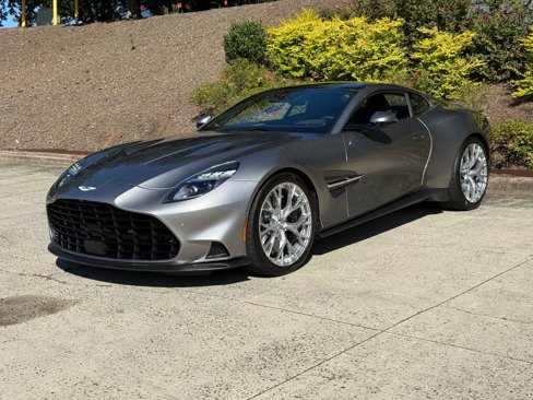 Used 2025 Aston Martin Vanquish image 14