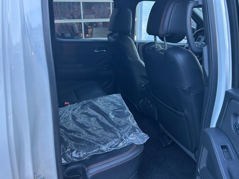 Used 2023 Nissan Frontier PRO-4X image 12