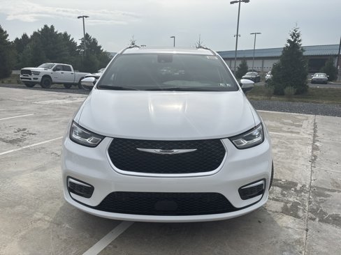 New 2026 Chrysler Pacifica Pinnacle image 2