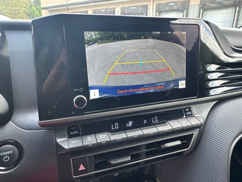 Used 2025 Toyota Camry SE image 28