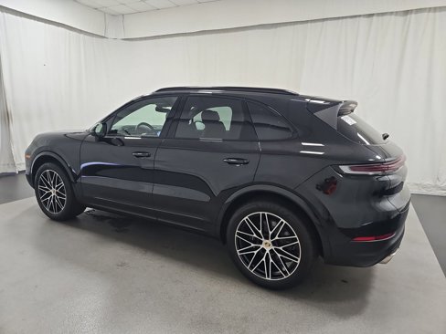 Used 2024 Porsche Cayenne image 5