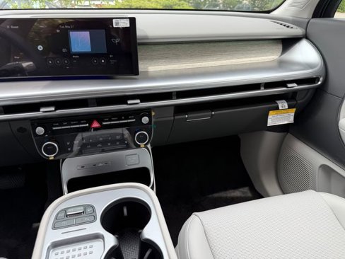 New 2026 Hyundai Ioniq 9 SEL image 5