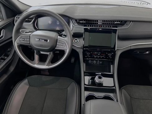 New 2025 Jeep Grand Cherokee L Altitude image 23