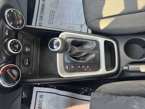 Used 2021 Hyundai Venue SE image 21