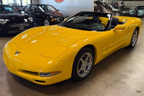 Used 2002 Chevrolet Corvette Convertible w/ Preferred Equipment Group2 image 8