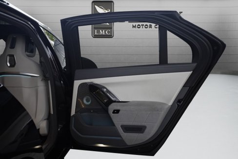 Used 2023 BMW 760i xDrive image 17