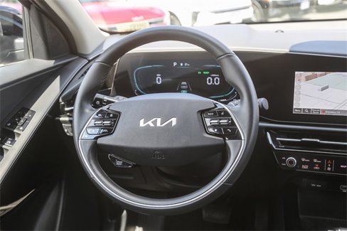 Used 2025 Kia Niro EX image 16