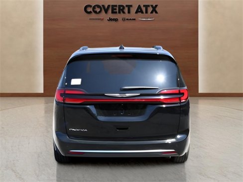 New 2026 Chrysler Pacifica Pinnacle image 4