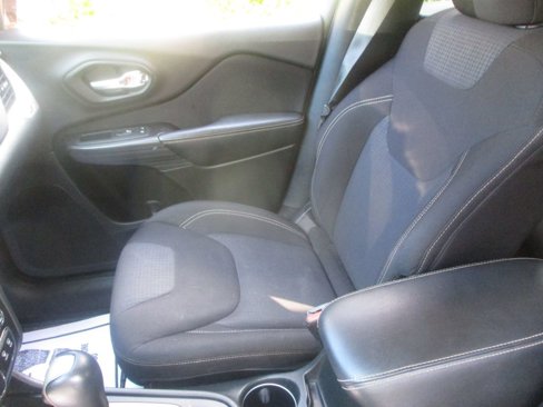 Used 2015 Jeep Cherokee Latitude w/ Cold Weather Group image 10