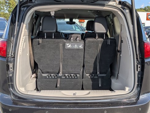 Used 2018 Chrysler Pacifica Touring-L image 28