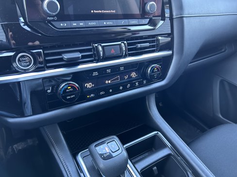 Used 2022 Nissan Pathfinder SV image 22