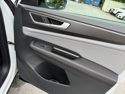 New 2025 Volkswagen Atlas Peak Edition SE image 31