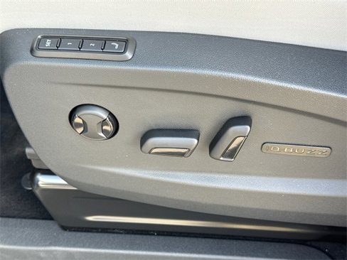 New 2025 Volkswagen ID. Buzz 1st Edition image 38