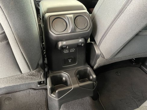 Used 2025 Jeep Wrangler Sahara image 23
