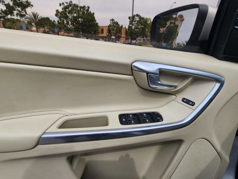 Used 2016 Volvo XC60 T5 Premier w/ Proximity Package image 37