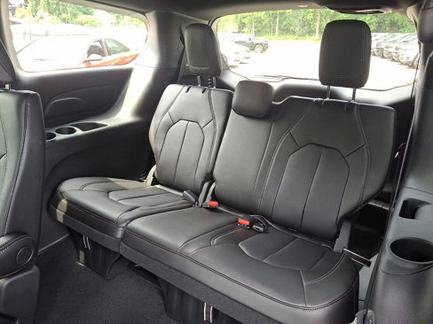 New 2026 Chrysler Pacifica Select image 7