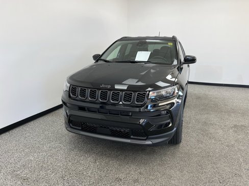 New 2026 Jeep Compass Latitude image 3