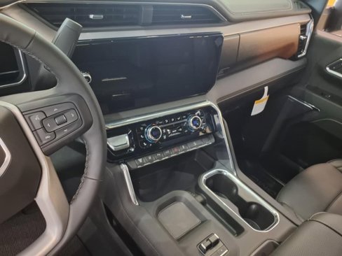 New 2025 GMC Sierra 2500 Denali w/ Denali Reserve Package image 14