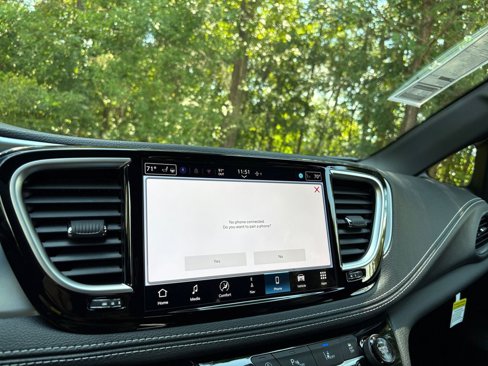 New 2026 Chrysler Pacifica Limited image 23