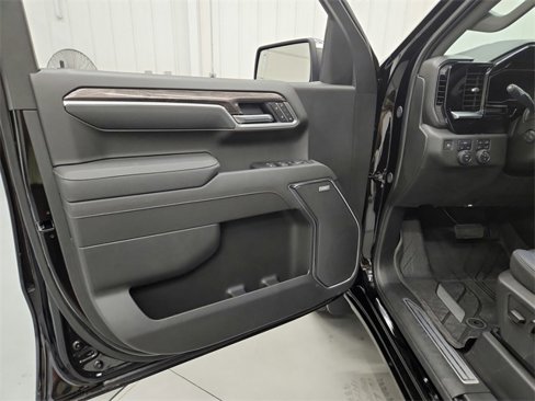 Used 2025 Chevrolet Silverado 1500 LTZ image 28