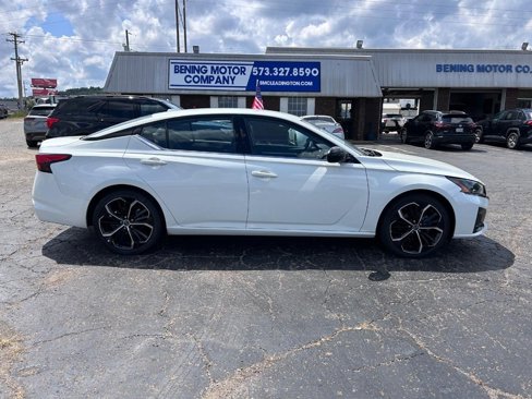 Used 2023 Nissan Altima 2.5 SR image 2
