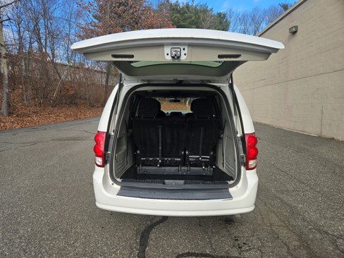 Used 2013 Dodge Grand Caravan SE image 5