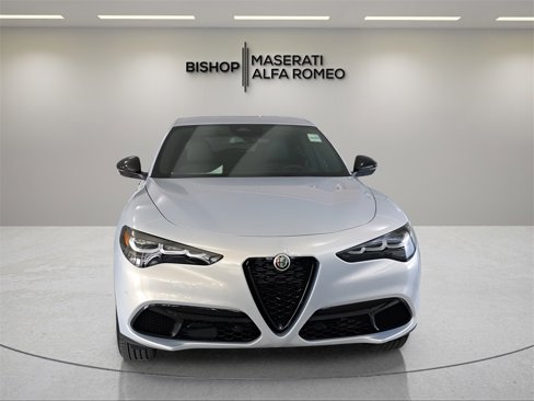 New 2025 Alfa Romeo Stelvio Sprint image 2